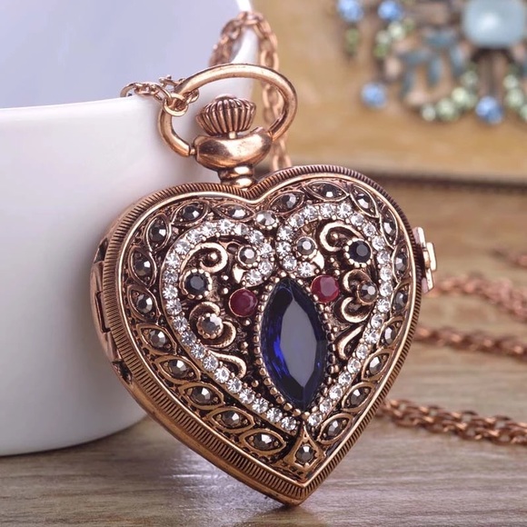 Accessories - Vintage Heart Style Necklace Pocket Watch